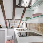 Sous Les Poutres A Apartment *