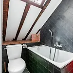 Sous Les Poutres A Apartment *