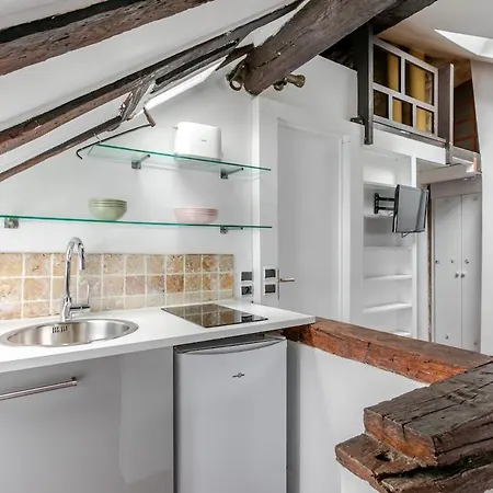 Sous Les Poutres A Apartment