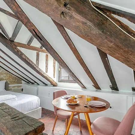 아파트 Sous Les Poutres A *