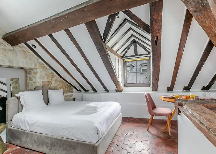 Sous Les Poutres A Apartament