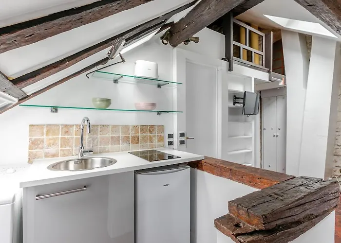 Sous Les Poutres A Apartament